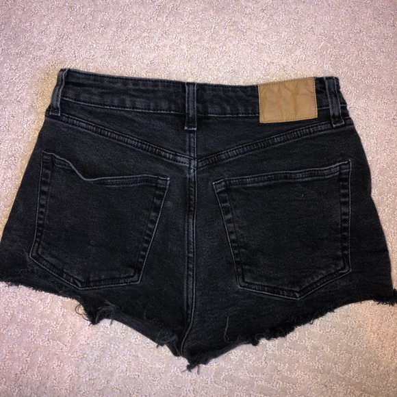 Black cutoff jean shorts - Picture 2 of 2